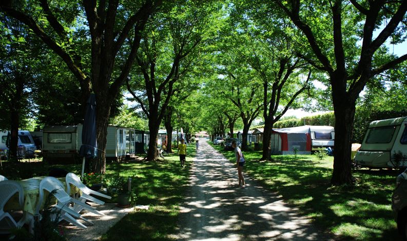 Camping Les Charmilles à Vallières